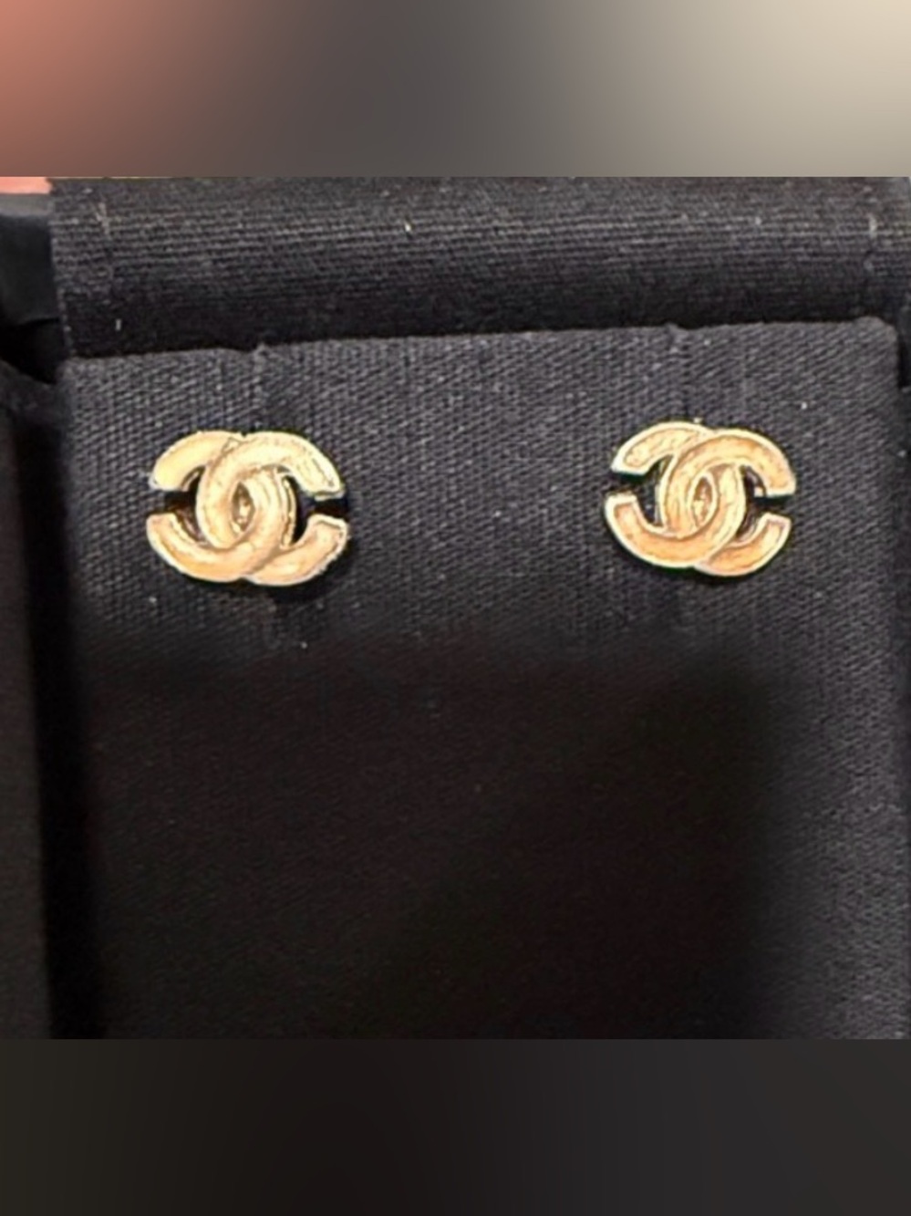 CHANEL enamel CC Stud Earrings pierced - Picture 3 of 7